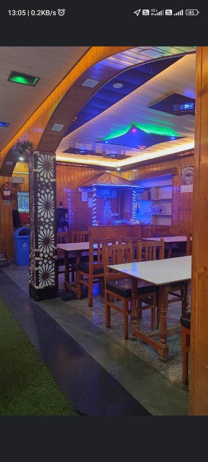 New Zum Zum Hotel & Restaurant Srīnagar Kültér fotó